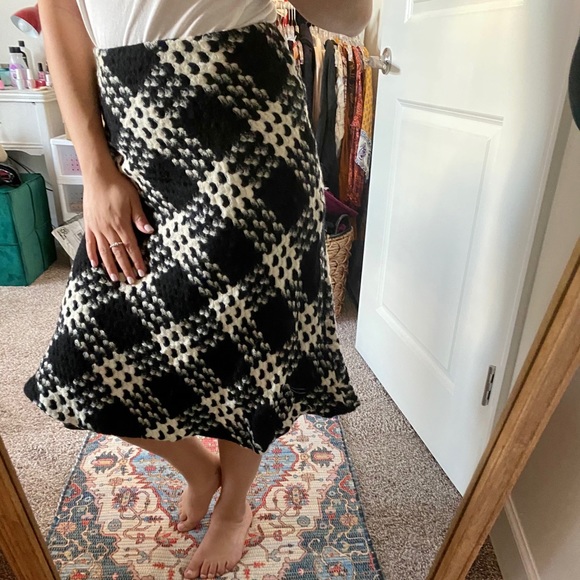 Express Dresses & Skirts - Express Mid length knit skirt